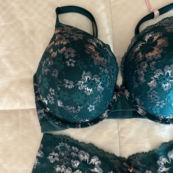 Body by Victoria’s Secret luxe deepest green shimmer push-up bra shortie set NWT - Picture 2 of 6